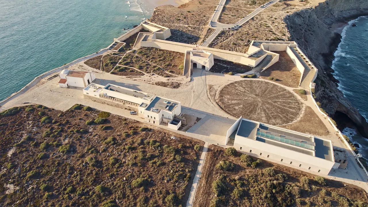 Fortaleza de Sagres, vista aérea ao pôr do sol